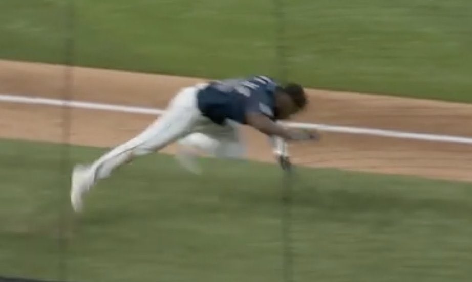 korkedbats's tweet photo. This man scored the game-winning run of a World Series game. On this play. https://t.co/Fgei9NndS9