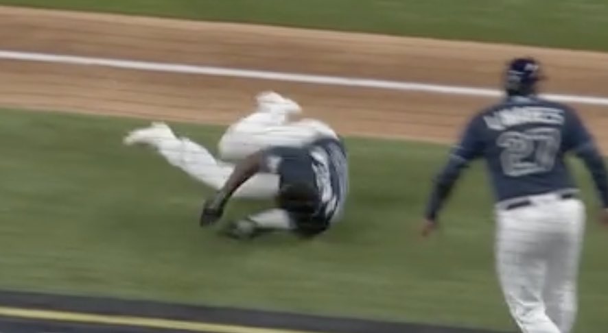 korkedbats's tweet photo. This man scored the game-winning run of a World Series game. On this play. https://t.co/Fgei9NndS9