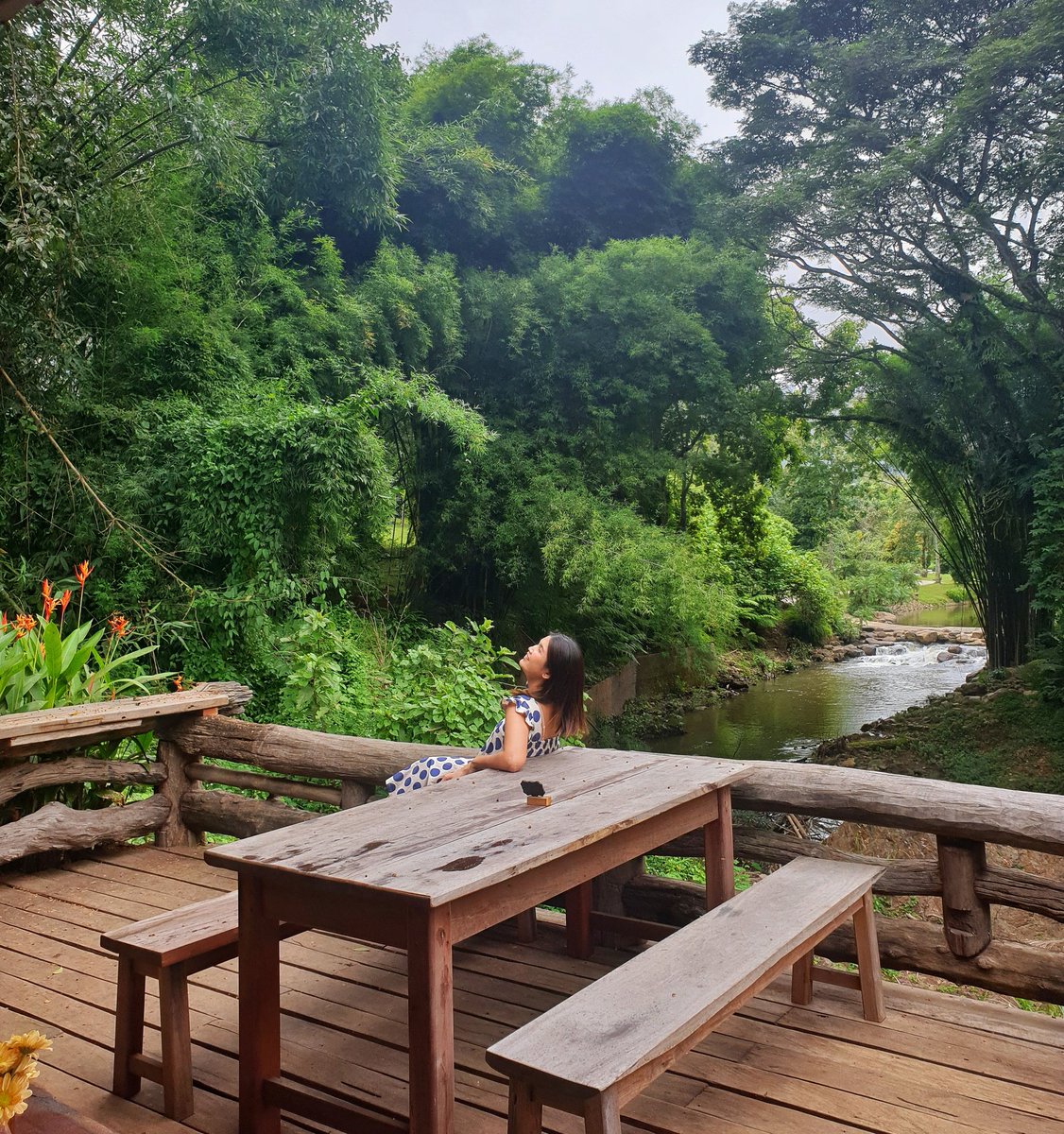 MyntMyntMynt's tweet photo. มาบ้านฮอบบิท ชื่อร้าน Take a walk-เตวแอ่ว อยู่ทางไปแม่กำปอง บ้านน้องน่ารัก กลับมาเพิ่งรู้ว่าเปิดเข้าไปถ่ายได้ 😅 มีบ้านต้นไม้ให้นั่งหย่อนขาชมวิวเล่น ปีนเล่น ตรงคาเฟ่คือวิวดี๊ดี ได้มองสีเขียวพักสายตาจากหน้าจอมั่ง ใครอยากหนีมาพักผ่อนเค้ามีที่พักด้วย 
#รีวิวเชียงใหม่ https://t.co/RSM8k830Us
