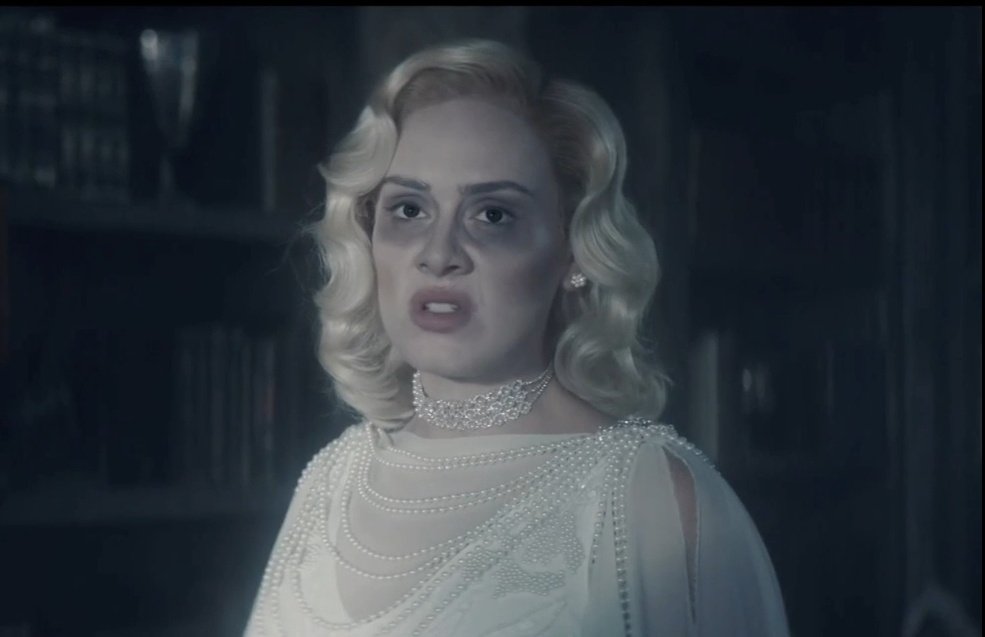 adelebrasilx's tweet image. Adele fantasma no SNL

ADELE ON SNL