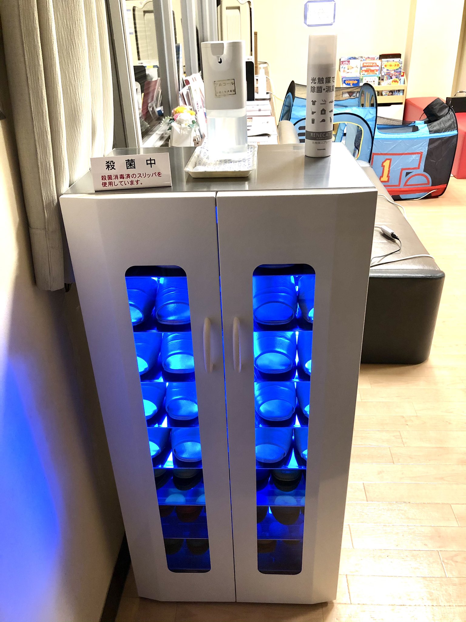 当院の院内感染予防対策〜殺菌灯付きスリッパラック〜
