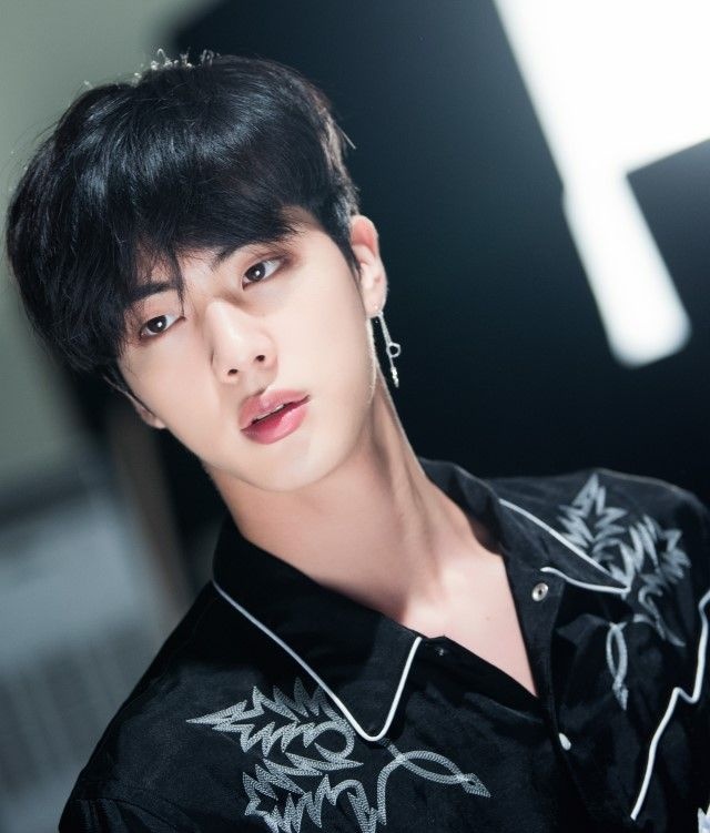 SEOKJIN THE MAIN DANCER THAT HE IS; A TALENTED THREAD