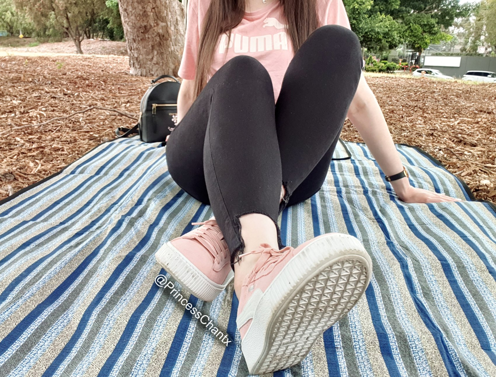 muerto colateral constante Princess Chantel 💋 on Twitter: "I've spent the day walking around in the  park to get my sneakers really dirty for your mouth. That's right - I  expect you to lick them