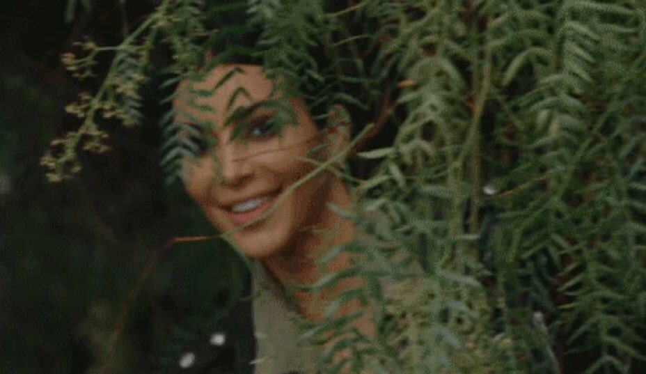 adeledailynet's tweet image. It’s giving me Kim Kardashian vibes.

ADELE ON SNL