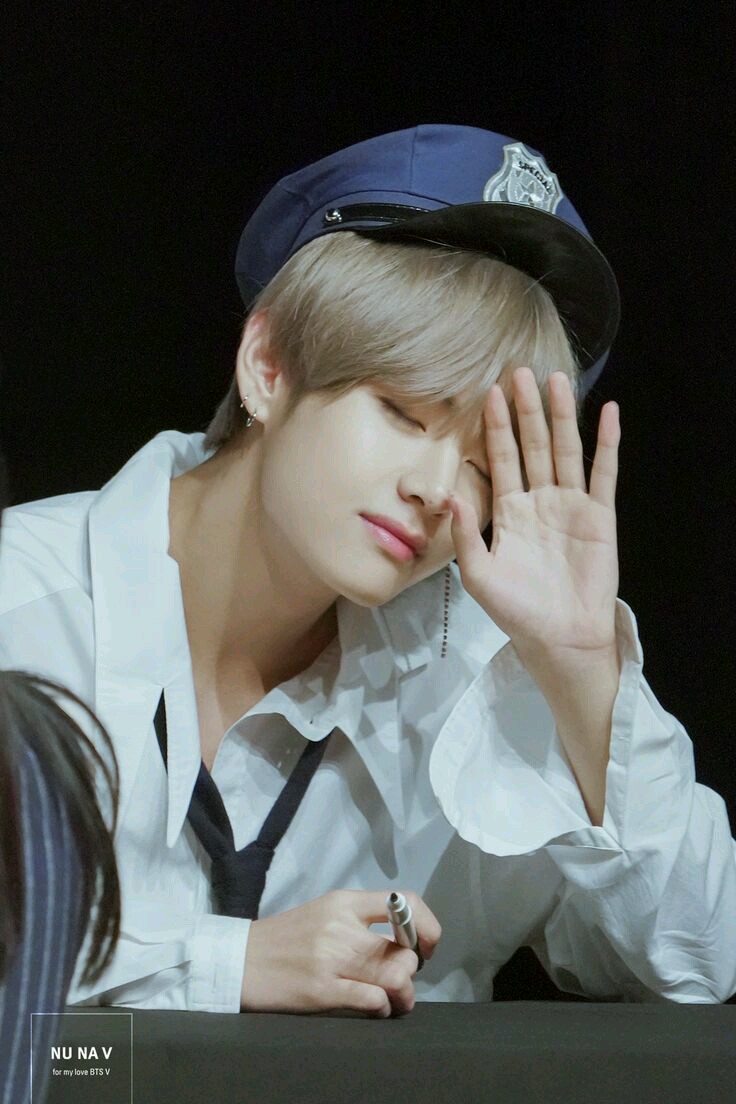 Taehyung's hands, a thread you really need  #KimTaehyung