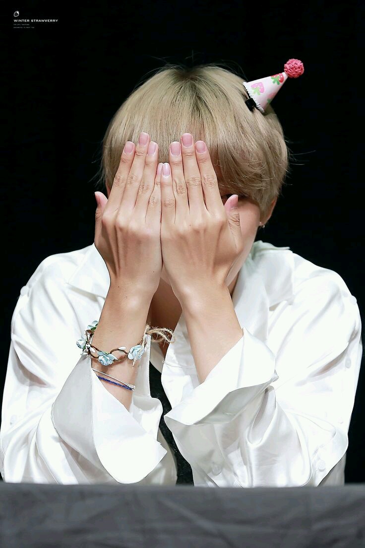 Taehyung's hands, a thread you really need  #KimTaehyung