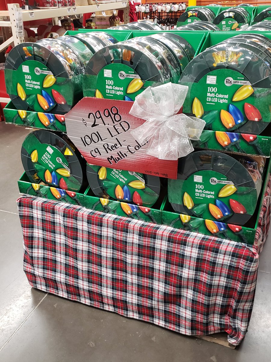 wtigers83's tweet image. Ready for Christmas 🎄 at 421! Stack it high and watch it fly!!@TomOrrPMD @mdlofnwhere @NagyAndrew @Bethany2THD