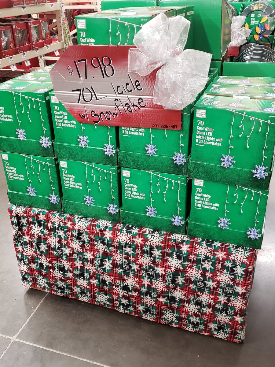 wtigers83's tweet image. Ready for Christmas 🎄 at 421! Stack it high and watch it fly!!@TomOrrPMD @mdlofnwhere @NagyAndrew @Bethany2THD