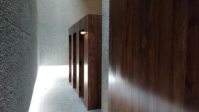 【話題】千駄ヶ谷にそびえるコンクリートの塊…正体はトイレ
news.livedoor.com/article/detail…

8月に完成した「千駄ヶ谷駅前公衆便所」。担当者は「千駄ヶ谷のシンボルになり得るアイコニックな建築としました」と説明した。