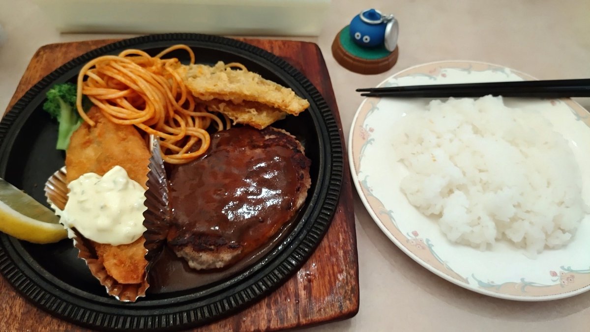 usatarisk's tweet photo. スラミチが、地元の商店街で、
お散歩してたら、いい店見つけたって。ウ～サも連れてて(TT) https://t.co/BbO4OTzvOT