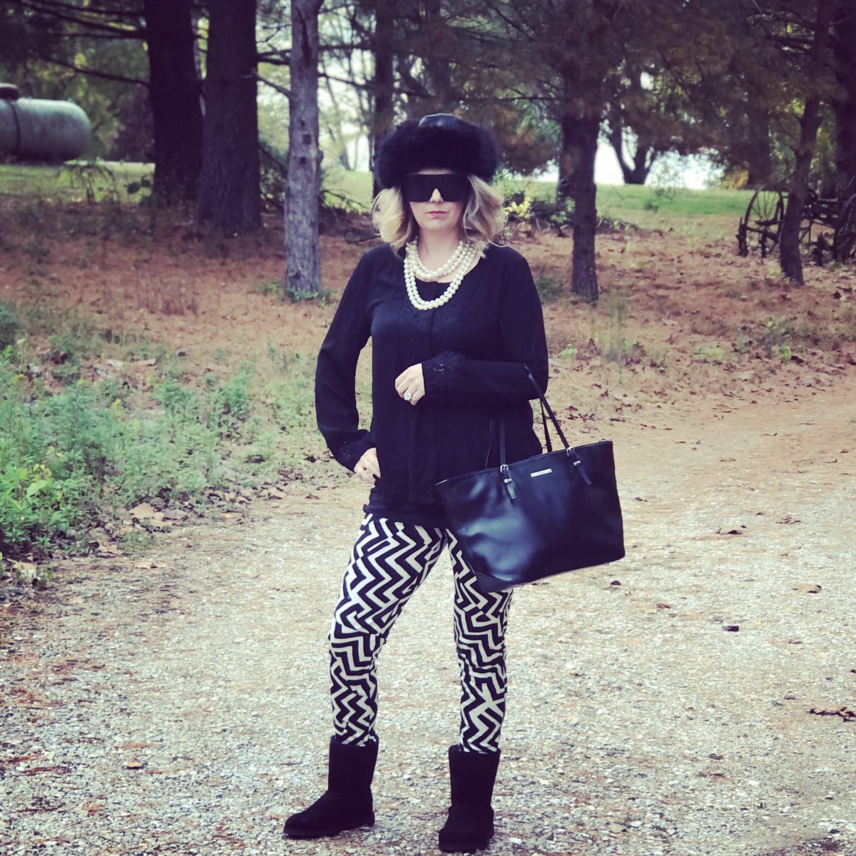 jestyr18's tweet photo. If you’re going on this Halloween you might as well be fabulous! #moriarose  #SchittsCreek #halloween2020 https://t.co/EBUr71Bryw