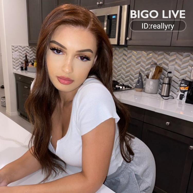 Come and see 💋Ry🐇's LIVE in #BIGOLIVE: saturday💖 slink.bigovideo.tv/k2KTq3