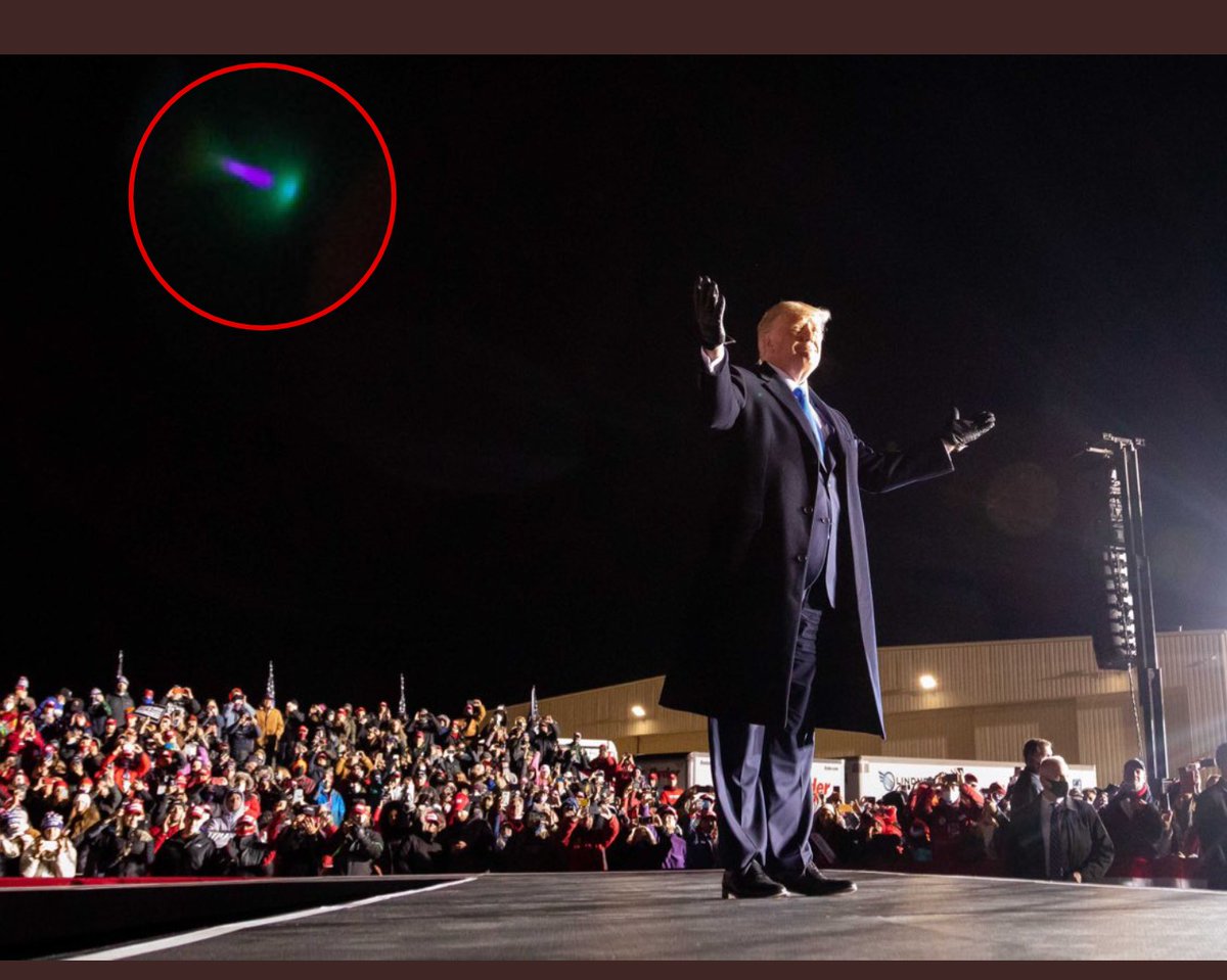 1044 again by  @DanScavino The flash of purple and green light in pic with  @realDonaldTrump was key to understanding the comm connection.