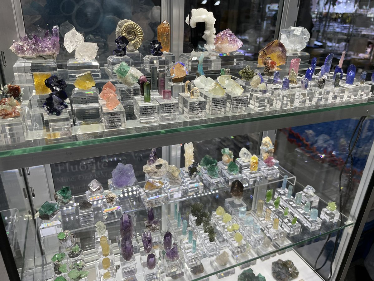 M Stone エムストーン M Stone Minerals In 札幌 明後日です 初めて北海道で気分最高です 皆さま宜しくお願い致します 日時 10 27 13時 18時ごろ 準備が出来次第オープンいたします 場所 札幌市中央区南２条東1丁目1 12 Noce札幌店 家具屋さん