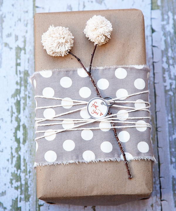 #GiftsWrapping Ideas : Polka Dot Fabric Wrapping _
https://t.co/GMLjj7CTrv https://t.co/jWE8sCQgdM