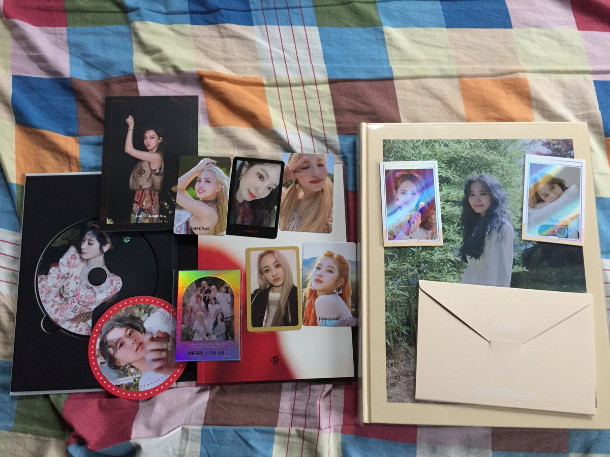 jihoexxx's tweet photo. First of All, I wanna thank Uncle Once @JackPhan for giving me this very wonderful gift 😭❤️.This is my first ever TWICE merch and I will treasure it as long as I can ❤️ I don't know how will I explain my feelings right now 😭❤️ Thankyou so much again Uncle @JackPhan ++ https://t.co/1JOsqi8LHJ