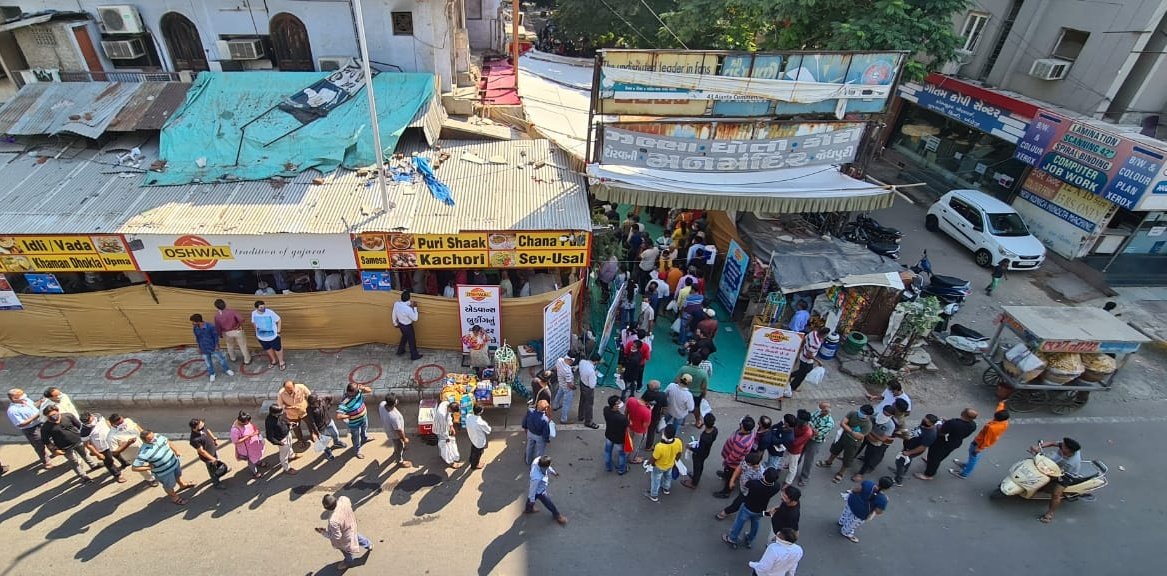 Queues for Fafda, Jalebi, Cholafali on Dussehra