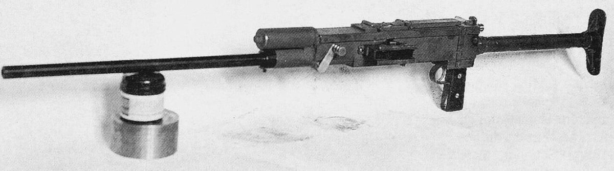 Minor_weapon_'s tweet photo. Coenders機関銃
MG34の後継として開発され、最大毎分2400発の発射速度とクイックチェンジバレルを備えるとされる。
MG42が最終的には採用された。
https://t.co/QjlrGfZAty