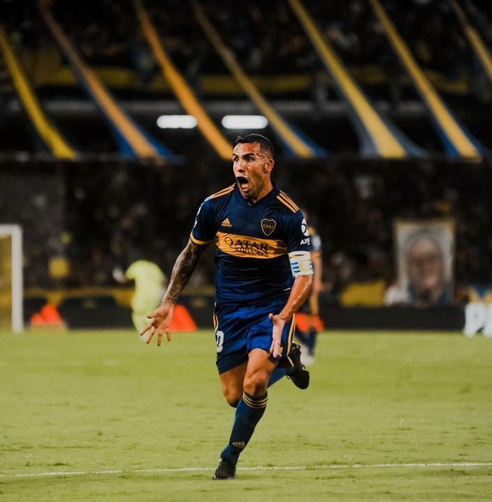 FootballFunnnys's tweet photo. 🇦🇷 Carlos Tevez: "If I retired and had to put together a farewell match, my team would be Buffon, Hugo Ibarra, Rio Ferdinand, Gabriel Heinze, Patrice Evra, Scholes, Andrea Pirlo, Paul Pogba, Cristiano Ronaldo, Messi and Rooney. I’d stay on the bench." 

What a team. 🔥 https://t.co/bx8UlZGb38