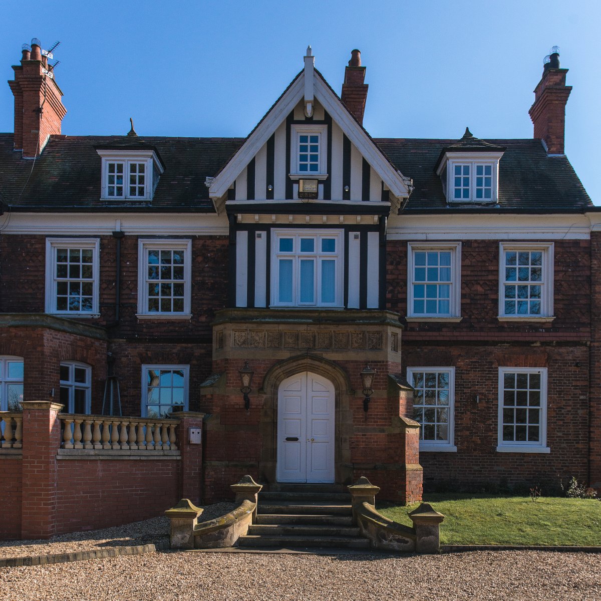Working from home isn't for everyone, fancy a change this coming week? It's half-term so maybe some time away will do just the trick? Join us @HealingManor Mon-Wed from 10.30am and treat The Portman as your own until 4pm. From Β£10pp per day. Visit to book https://t.co/VIrod27PW1 https://t.co/U0GVTUw9ou