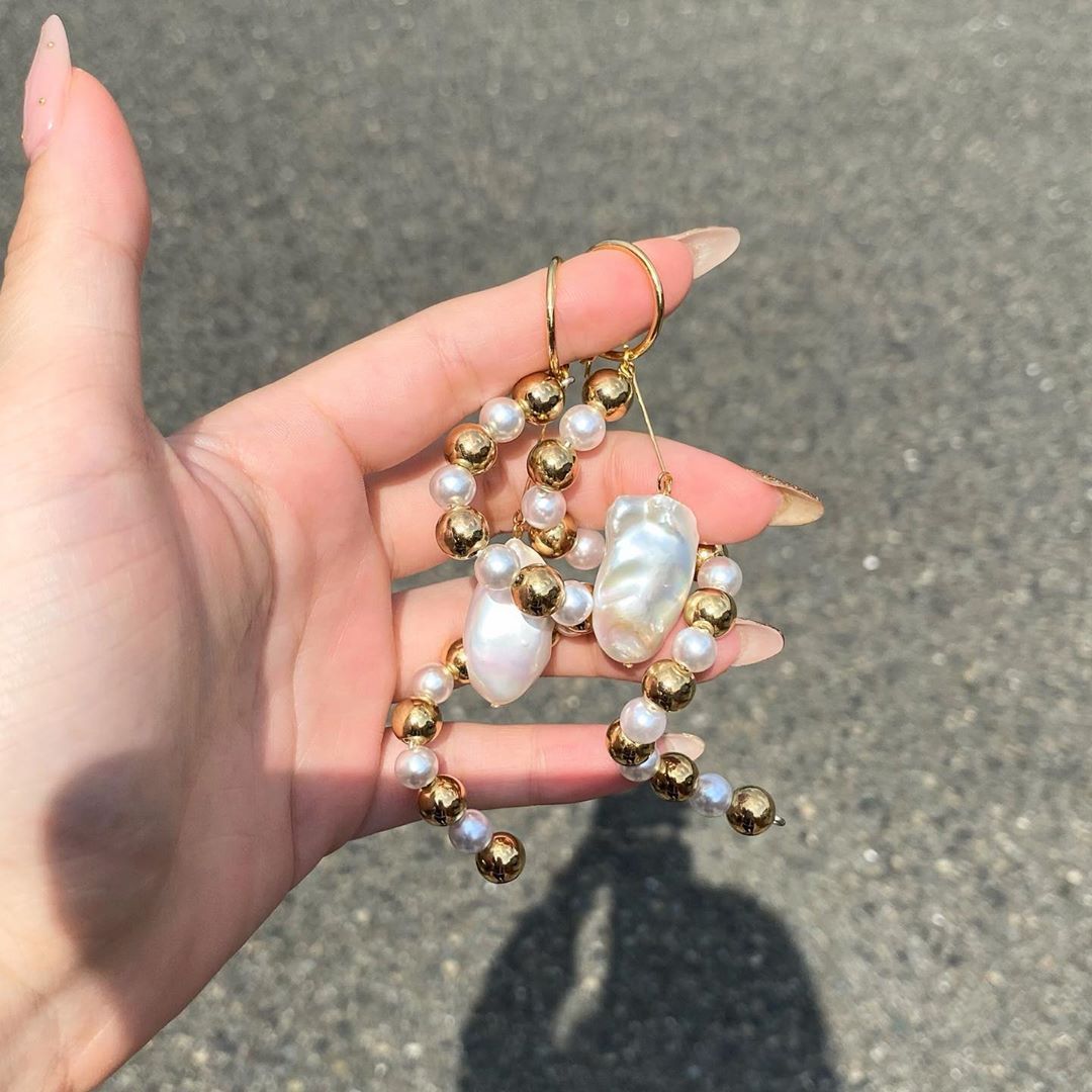mery_news's tweet photo. パール、クリアモチーフ、レザー…
珍しいデザインのアクセサリーで、いつものコーデに個性をプラスしませんか？
#MERYshop #soramamade
https://t.co/QLKcLvhhBG https://t.co/pn7Ku95qY9