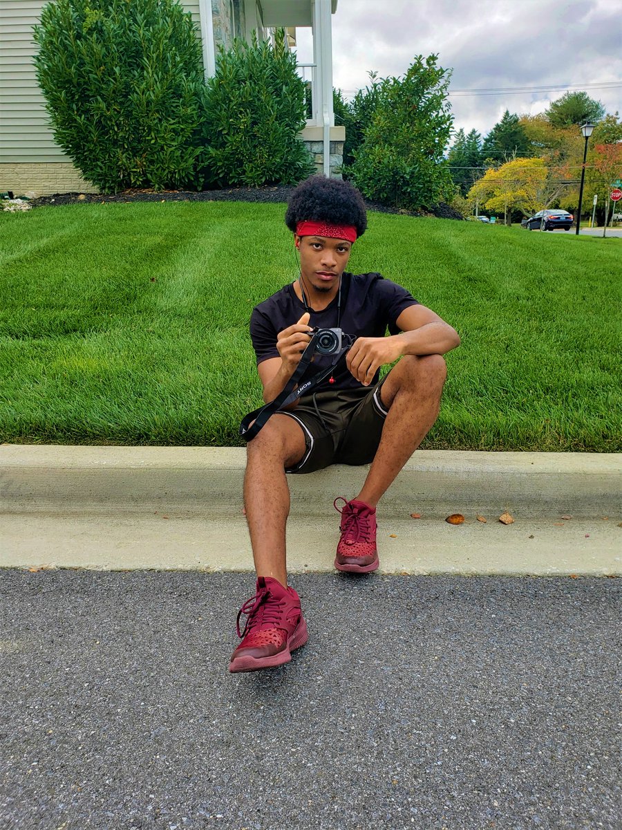 TheRealNahum's tweet photo. The weather was bright,  the gras was green I was like,  screw it I'ma take a Picture  😄😄
Ps.  Thanks for the support on my recents 🤭❤️
#explore #explorepage #foryou #lifestyle #nature #beauty https://t.co/71ckVKADo9 https://t.co/cmNZ4tajp0