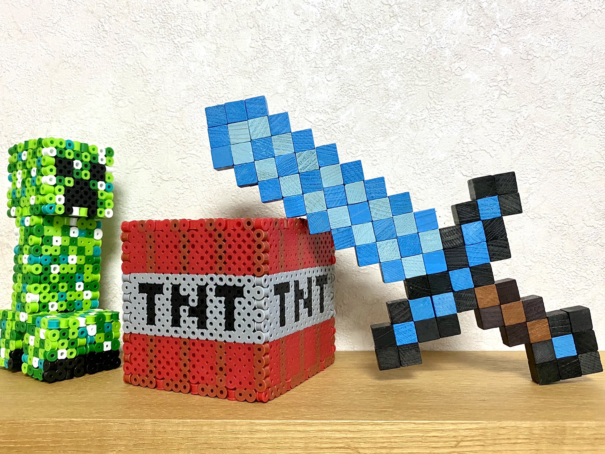 Miwa Rt Sappoi San 木材ブロックでダイヤの剣作ってみました マイクラ マインクラフト Minecraft 木材ブロック 木材アート Pixel Pixelart T Co Jd0ruefpm0 Twitter