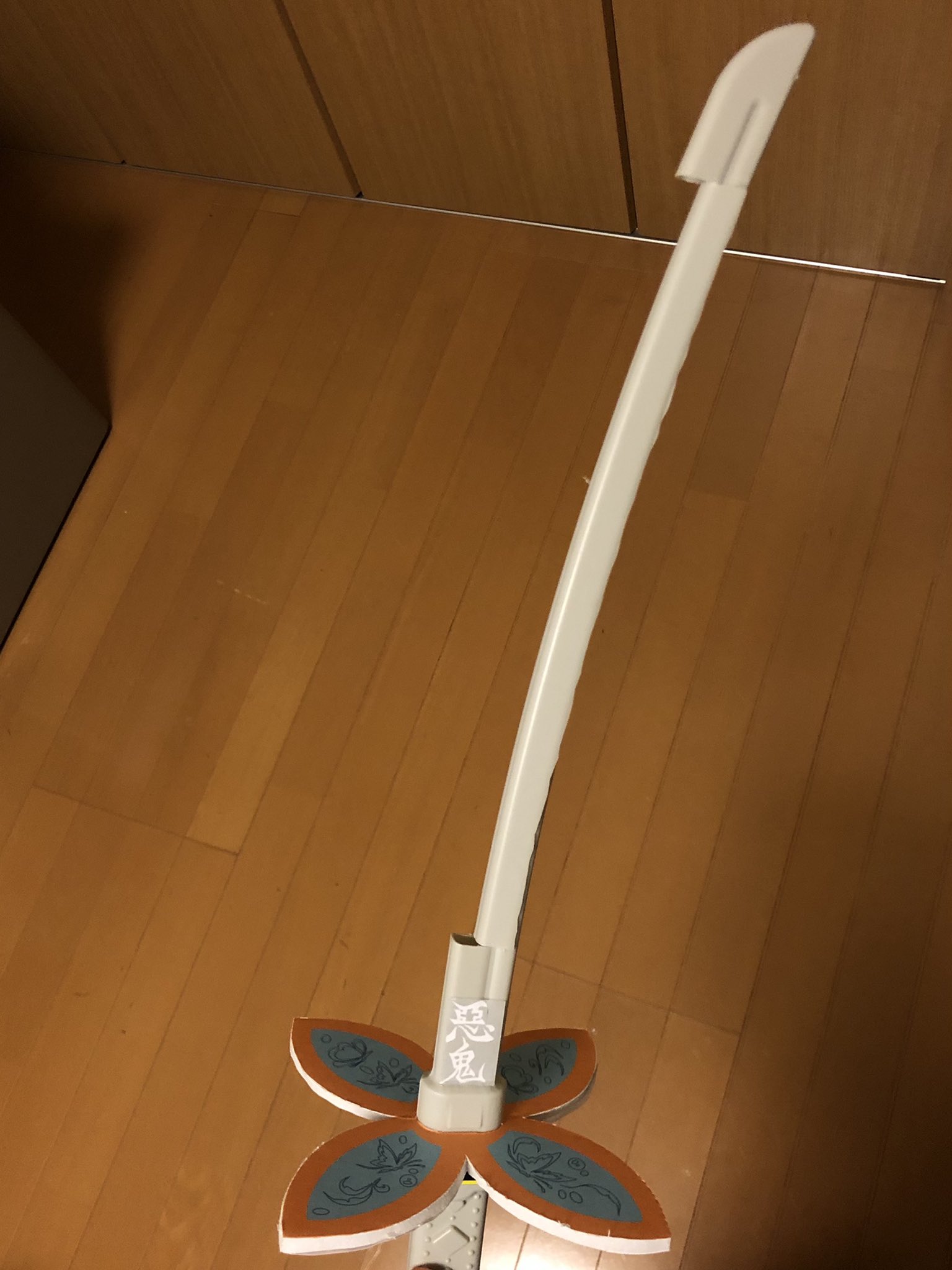 画像 Nam 5 我が家では 誇張しのぶの日輪刀をダイソーの忍者刀から自作 鍔の部分はまあまあ上手く出来た 鬼滅の刃 ダイソー Diy 誇張しのぶ 胡蝶し まとめダネ