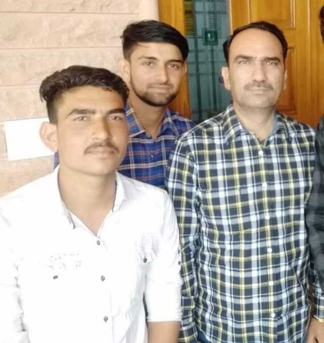 RameshwarMoond4's tweet photo. मेरे आदर्श युवा दिलों की धड़कन आदरणीय
 खींवसर विधायक @NarayanBeniwal7  के
कॉविड 19 संक्रमण की सूचना मिली है मे शीघ्र स्वस्थ होने की कामना करते हैं पूरे प्रदेश के जवान किसान की शुभकामनाएं आपके साथ हैं। जय वीर तेजाजी री 
@NarayanBeniwal7 @SumeshBeniwal

@hanumanbeniwal @mlaruparam https://t.co/YQsXbQHaaI