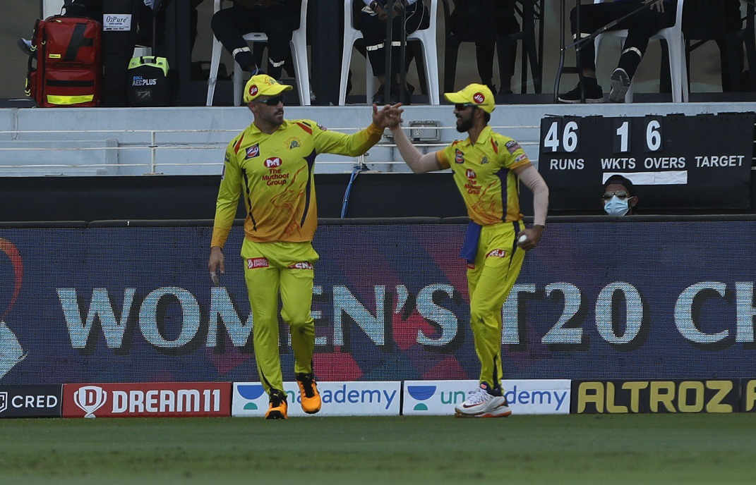 cricinfo's tweet photo. Reply to this tweet with something that is more difficult that clearing Faf du Plessis at the boundary

#RCBvCSK #IPL2020 https://t.co/p0MPx3Rkmn