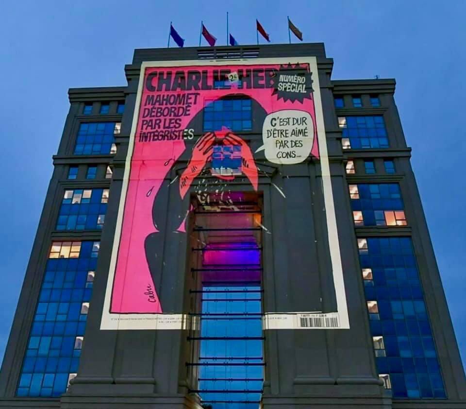 AzurMediaPresse's tweet photo. Bravo! A l’initiative de Carole Delga, Présidente de la région Occitanie, les caricatures de Charlie Hebdo sont projetées sur la façade de l’hôtel de région à Montpellier. 
Carole Delga Charlie Hebdo La Région Occitanie / Pyrénées-Méditerranée https://t.co/ZBDdheDApz