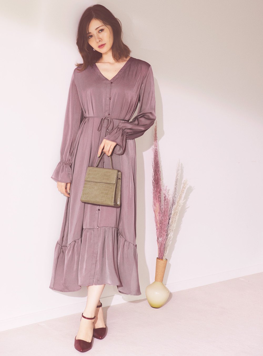 Grl グレイル Grl A W Collection 白石麻衣が登場 リボン付きサテンガウンワンピース T Co D4vnhvej0i 2wayクロコダイル柄ショルダーバッグ T Co S3reye9qn3 アンクルストラップパンプス T Co Udyn7leyjs Grl