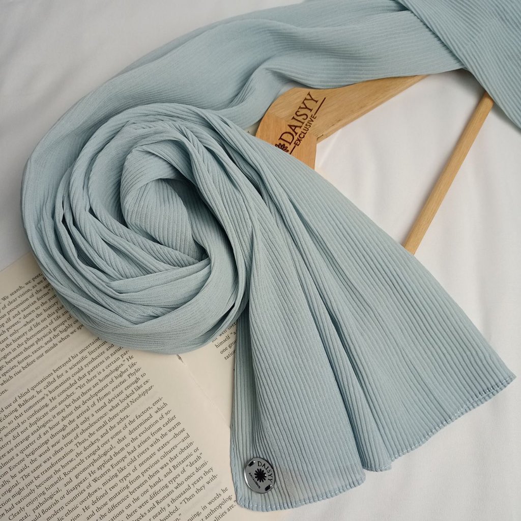 aisyahthoughts's tweet photo. Dahlah nak sambung nangis tengok pleated ni cantik sangat 😤 

Only RM19 to make you ready at any times! Okay ke takk okay?! 😤 https://t.co/BG0YSmOFWo