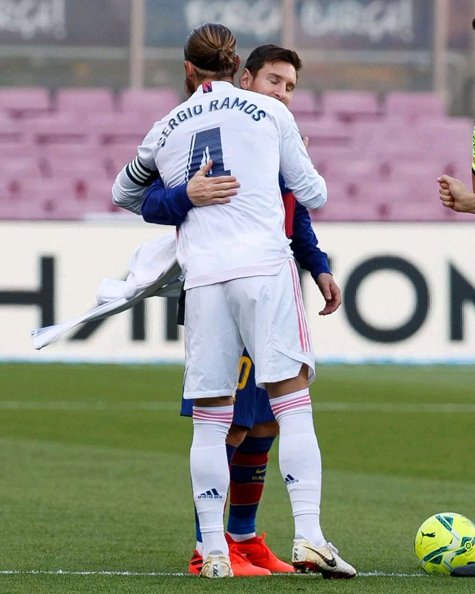 Bored__Scroller's tweet photo. Game Spirit @ #ElClasico https://t.co/lvDLKfgXlg