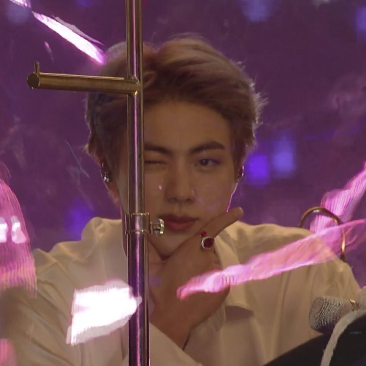 mikrocosjin's tweet photo. Let's not forget about this seokjin https://t.co/kvIj48nHV7