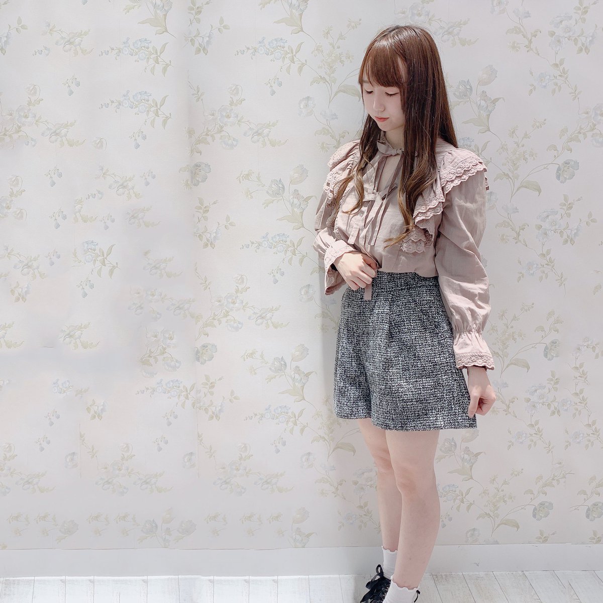 Anmille Twitterren 近鉄パッセ店 コットンボリュームリボンブラウス ツイードショートパンツ フリルと2段のリボンがかわいいブラウス𓂃𓈒𓏸 ツイードショートパンツとの 相性も 名古屋店ではこちらのコーデも お得にget出来ちゃいます ﾟ Tp