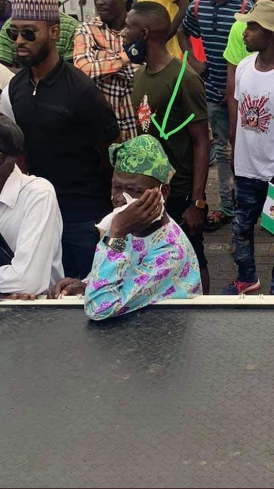 SmilingPen's tweet image. Before you give up, remember this man wanted a better Nigeria for his children.

 #ItIsNotFinished #ENDBADGOVERNANCE 
#basedonwhat 
#endSARs 
#CongoIsBleeding 
#money 
#davido 
May Allah
When God
#LekkiShooting
#wizkid