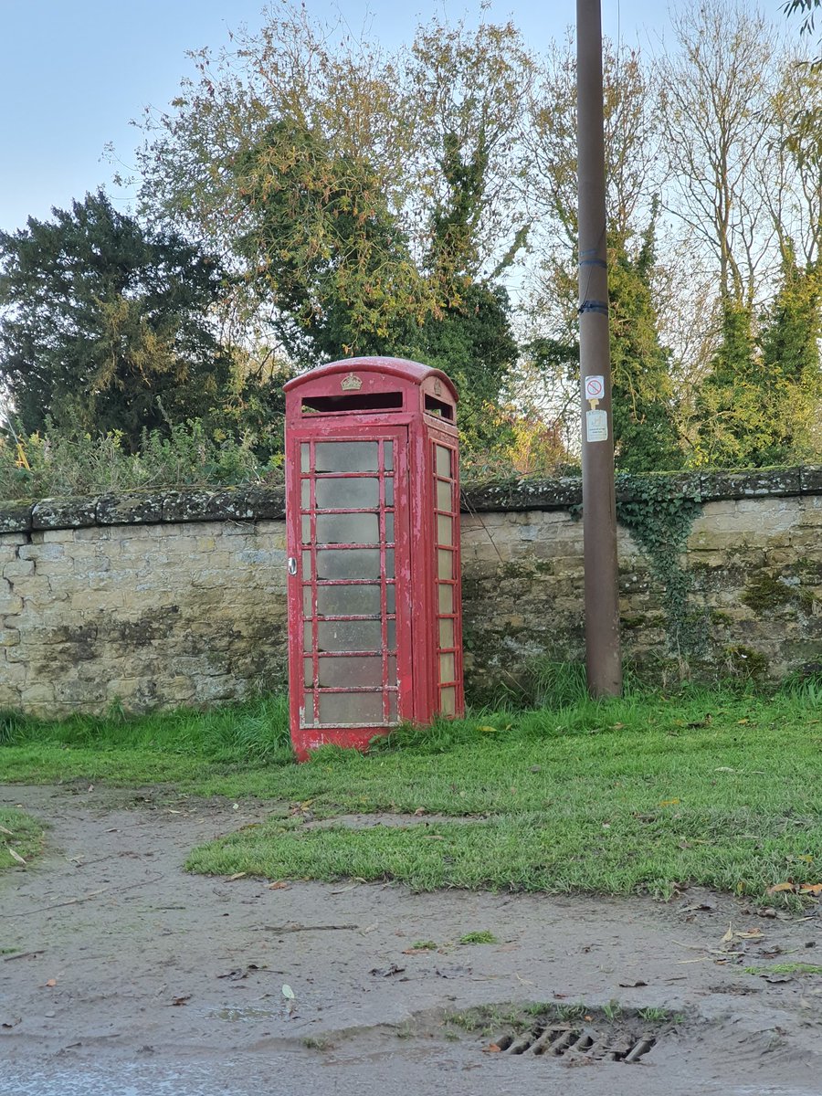 Coneysthorpe telephone box looking a little sorry for itself.

I think it's overdue some TLC. 

#telephonebox #tlc #howardianhills #ryedale #tlc