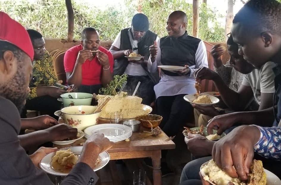 RobertAlai's tweet photo. The use for the Ksh 1million? Kenyan celebs thinks not further than their own stomach. 

Should have donated washing points or sanitizers masks to schools near Othuol Othuol’s village. 

Their only thought was their stomach. I can’t think like this. https://t.co/t6vXnMM12y