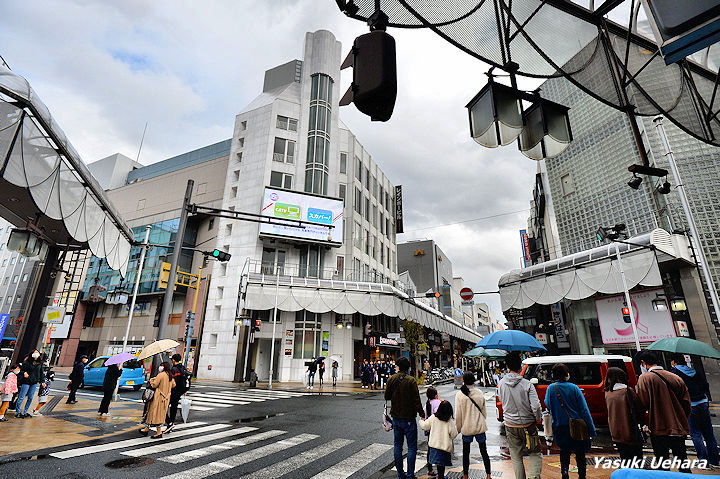 上 原 康 樹さんのツイート 盛岡市の大通りは 歩行者天国 催し物でそこそこの賑わい と 達者な案内アナウンス 並大抵の喋りではありません マイクの主を探していくと すらり背筋を伸ばす姿に辿り着きました マサさんでした テレビ岩手のスター