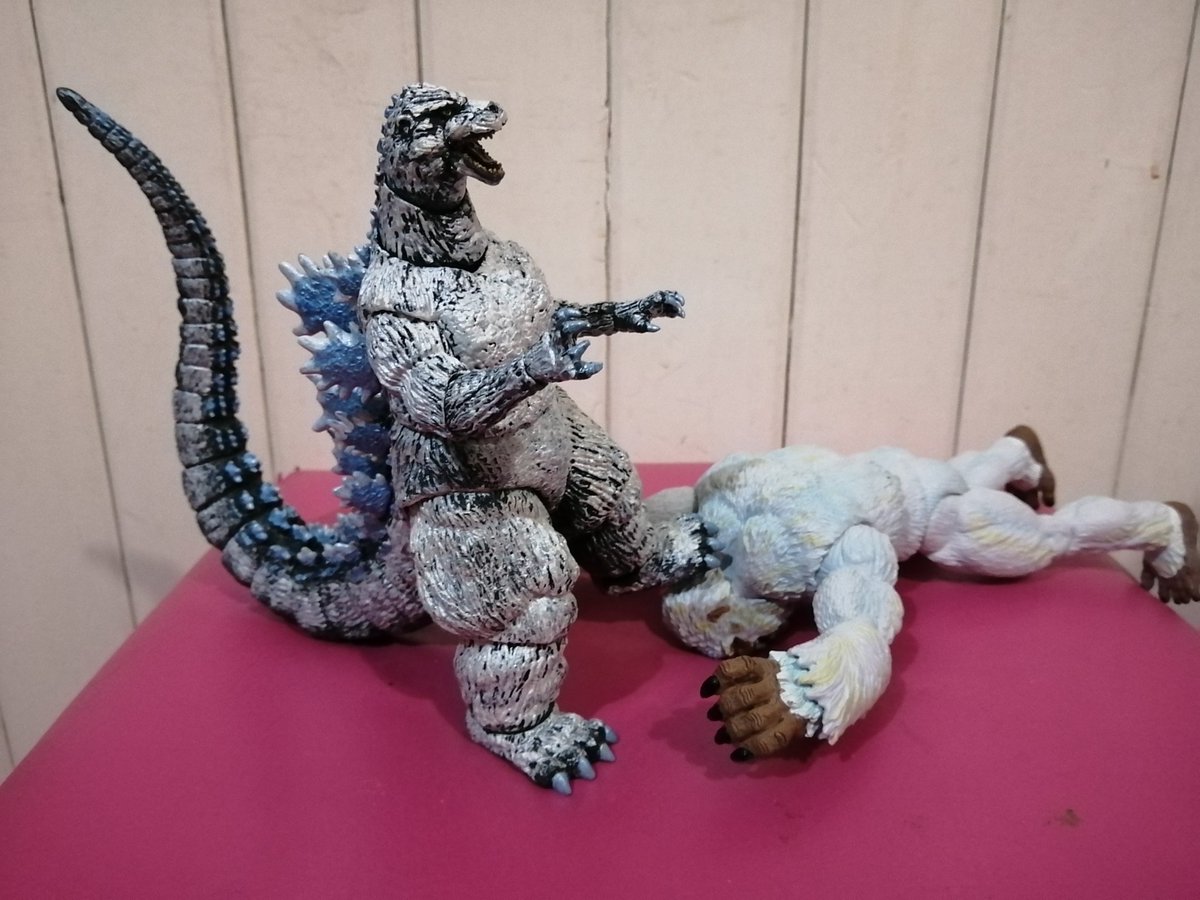 gfan83's tweet photo. For how the things are going, even this scenario is possible: FROSTY GODZILLA VS BUMBLE KONG 3021: The New Ice Age's Duel
@CougarMacDowal1
@KaijuzillaB
@ruubesz
@DMan1954Gojira
@KaijuMx
#snowgodzilla #GodzillavsKong #godzillaAnime #godzillaKOTM #titanusbehemoth #yeti #mothra https://t.co/Q5SQoCrUl8