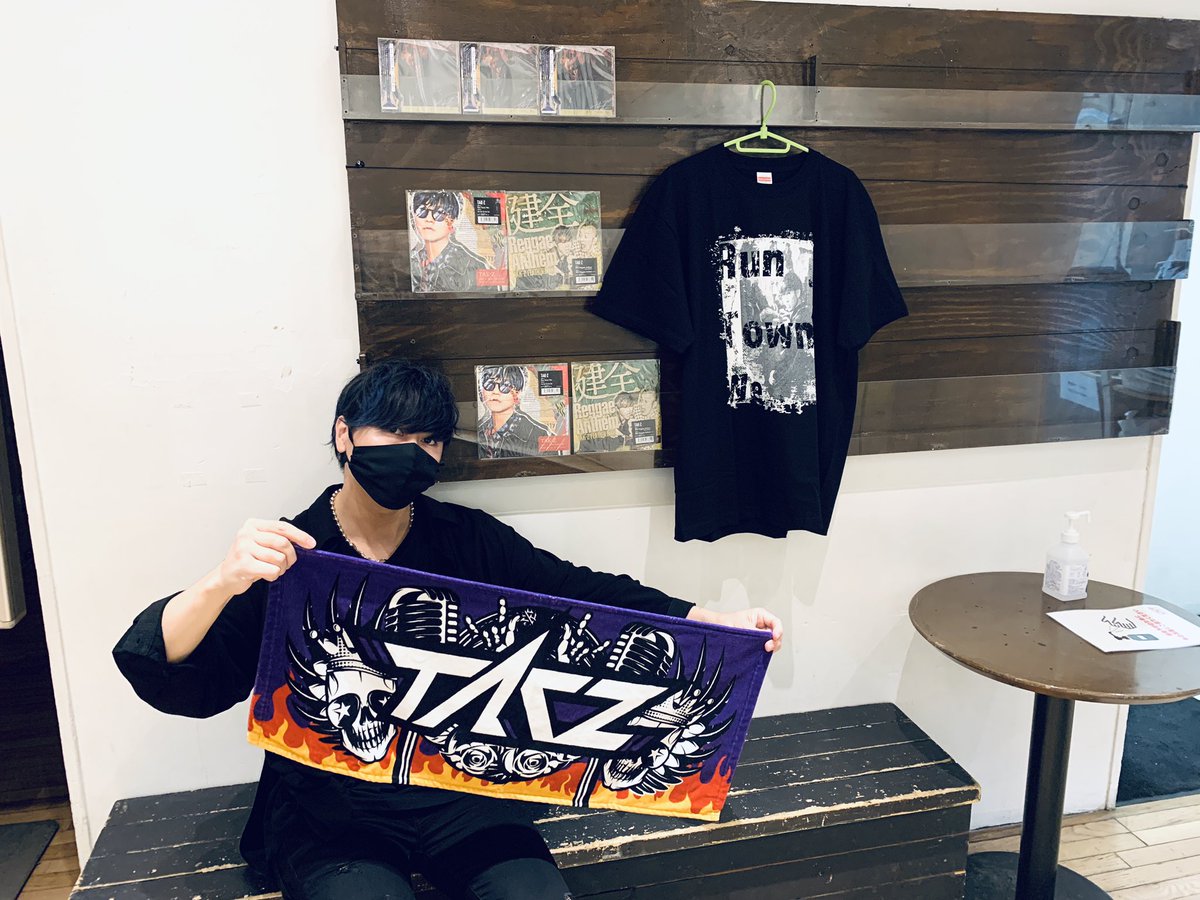tak_zinfo's tweet photo. 先行物販 17:30〜
会場にて🔥
※グッズはチケット購入者以外の方も御購入頂けます。
この機会お見逃しなく‼️
@tak_z
#RunTownWe #健全レゲエ
#RoadtoMatsuri https://t.co/0E1zyTzJlw