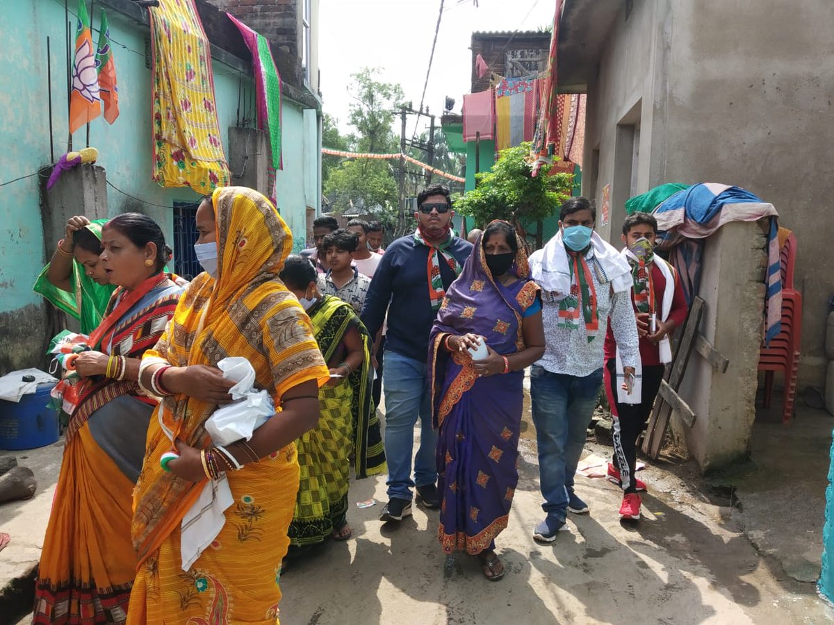 Aditya_NSUI_08's tweet photo. Door to door Campaign in different Wards of Tulsipada Village of Patrapada Panchayat under the Leadership of Smt. Sunita Dalai our Women leader of Balasore-Sadar Assembly Constituency.
@DrAChellaKumar @NPatnaikOdisha @saptagiriulaka @guptar @NavjyotiPatnaik https://t.co/B6J9OTWHbl