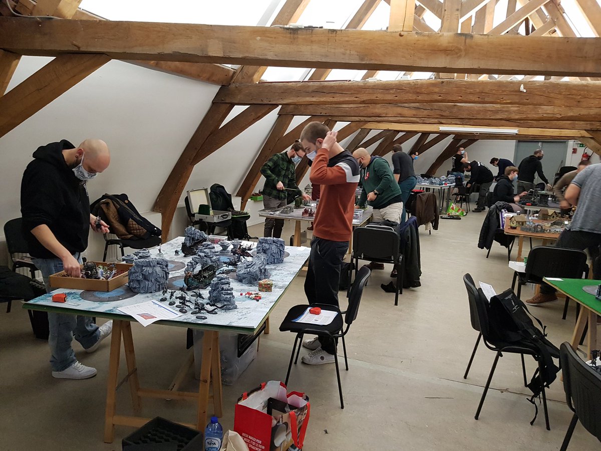 Sombremine's tweet image. First round underway.
Beautiful armies on the table.
Some hard match-ups...
Everyone wearing a masks.
All is there for a great tournament!!!
#Ageofsigmar 
#Towerconquest 3