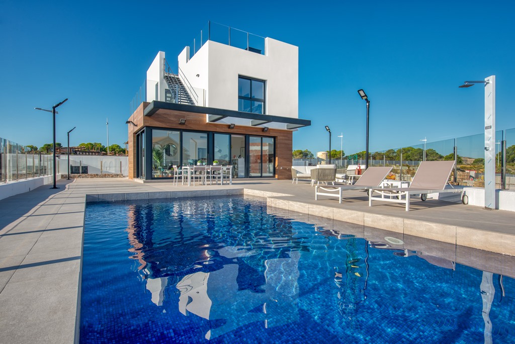 Escapa_sol's tweet photo. ☀️☀️ 370 000€ ☀️☀️ Clefs en mains - Terminée 😍
Sur l'un des plus beaux golfs d'Europe #Fincagolf villa au soleil sur la #CostaBlanca #Espagne 
✅ 185, 78 m2 sur 365 m2 de Terrain
✅ 3 chambres / 3 SDB
✅ Garage
✅ Piscine / Solarium
#Golf  #immobilier #
https://t.co/5vnOa14fUm https://t.co/wfAtpO9OjS