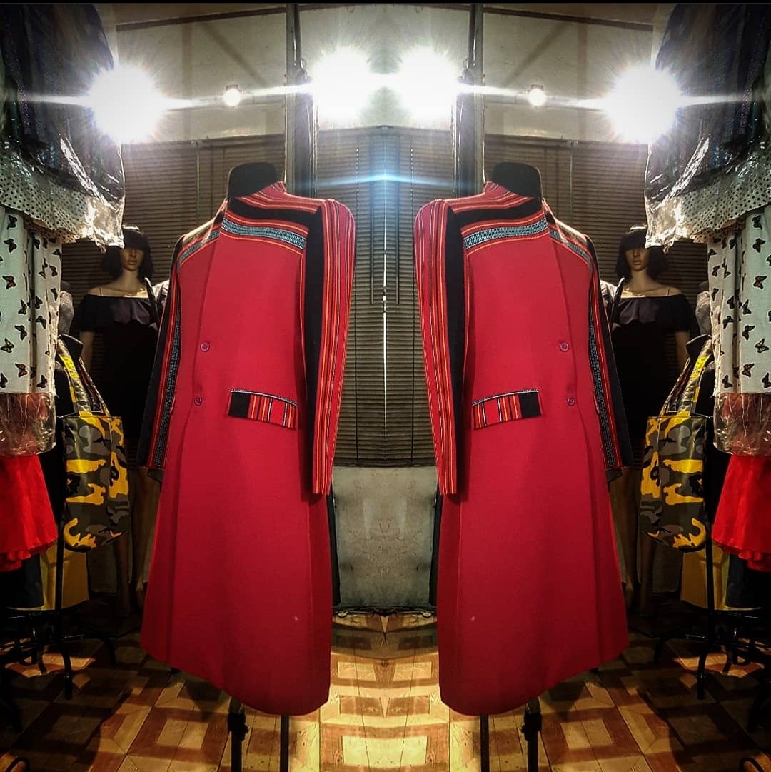 santiobcena's tweet photo. GAWIS.

A simple trench coat with continuous collar in Igorot woven fabric and Armani Wool.

Comes with a matching facemask and belt.

#HouseOfSanti https://t.co/vfzwhUzbF9