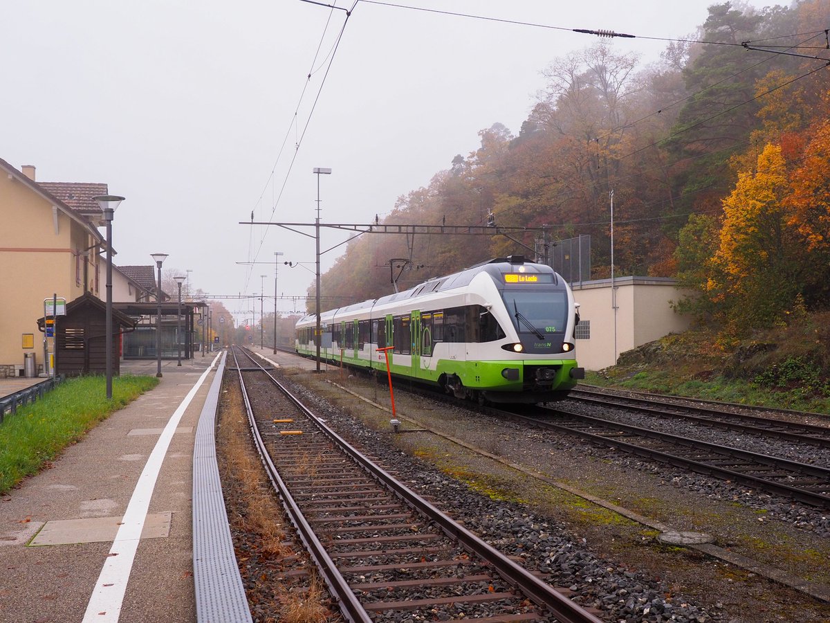 Chambrelien. Last switchback on the  #SBB network. Trains from Neuchâtel to La Chaux-de-Fonds and vice-versa have to reverse here. Been fascinated by this station in the middle of the forest since I read an article in a childrens railway magazine when I was young.  #JuraIndustriel