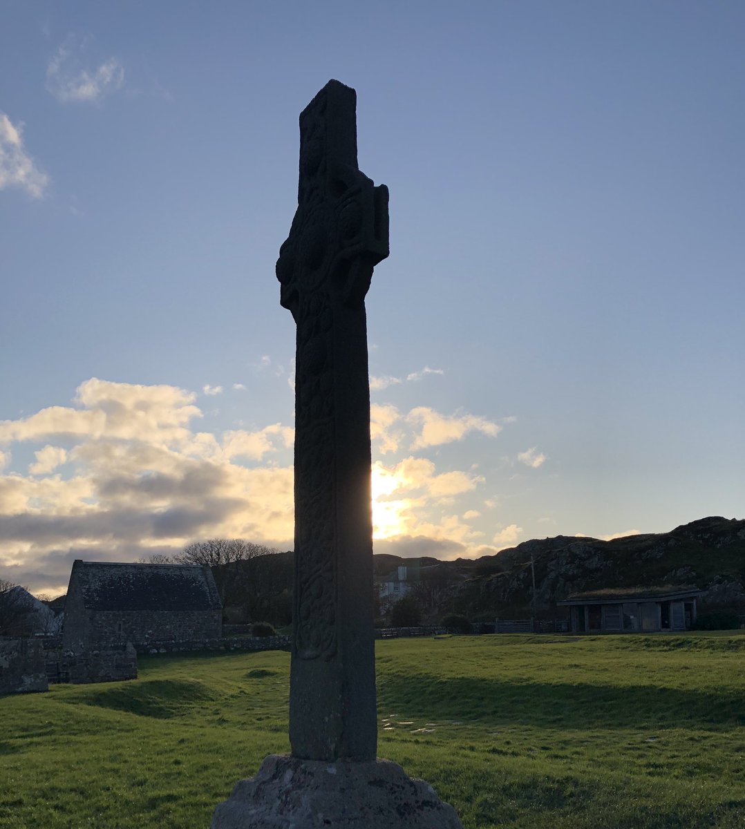 samsearchdog's tweet image. What a beautiful tune for Sunday morning ...really evokes peace ....thank you for a great week of tunes @DuncanWChisholm @AnTobarArts #TuneWithAView #Mull 😇👐