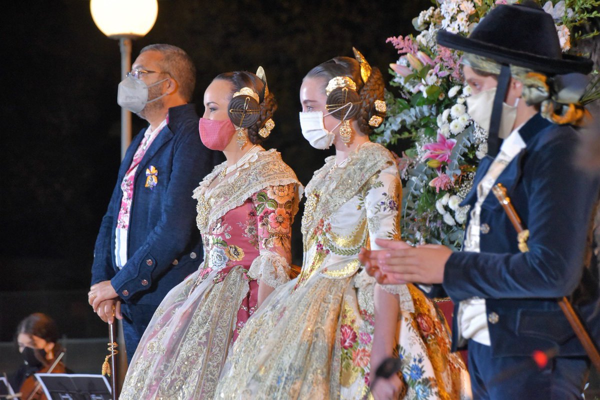FMercadoColon's tweet image. Ayer celebramos el acto de imposición de bandas a nuestras Falleras Mayores 2021 y el bastón a nuestro Presidente Infantil. Emoción por muchas cosas. Sentimiento y permanencia. #somosdeconde #somosfalleros #valencia #fallas