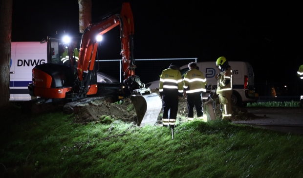 Gas spuit uit de grond bij lek in Kwadendamme: drie woningen ontruimd - ..